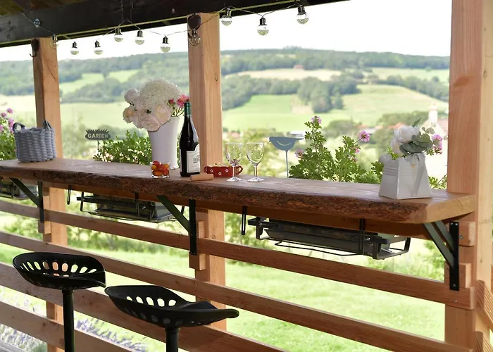 Le Chalet D\'Eliot